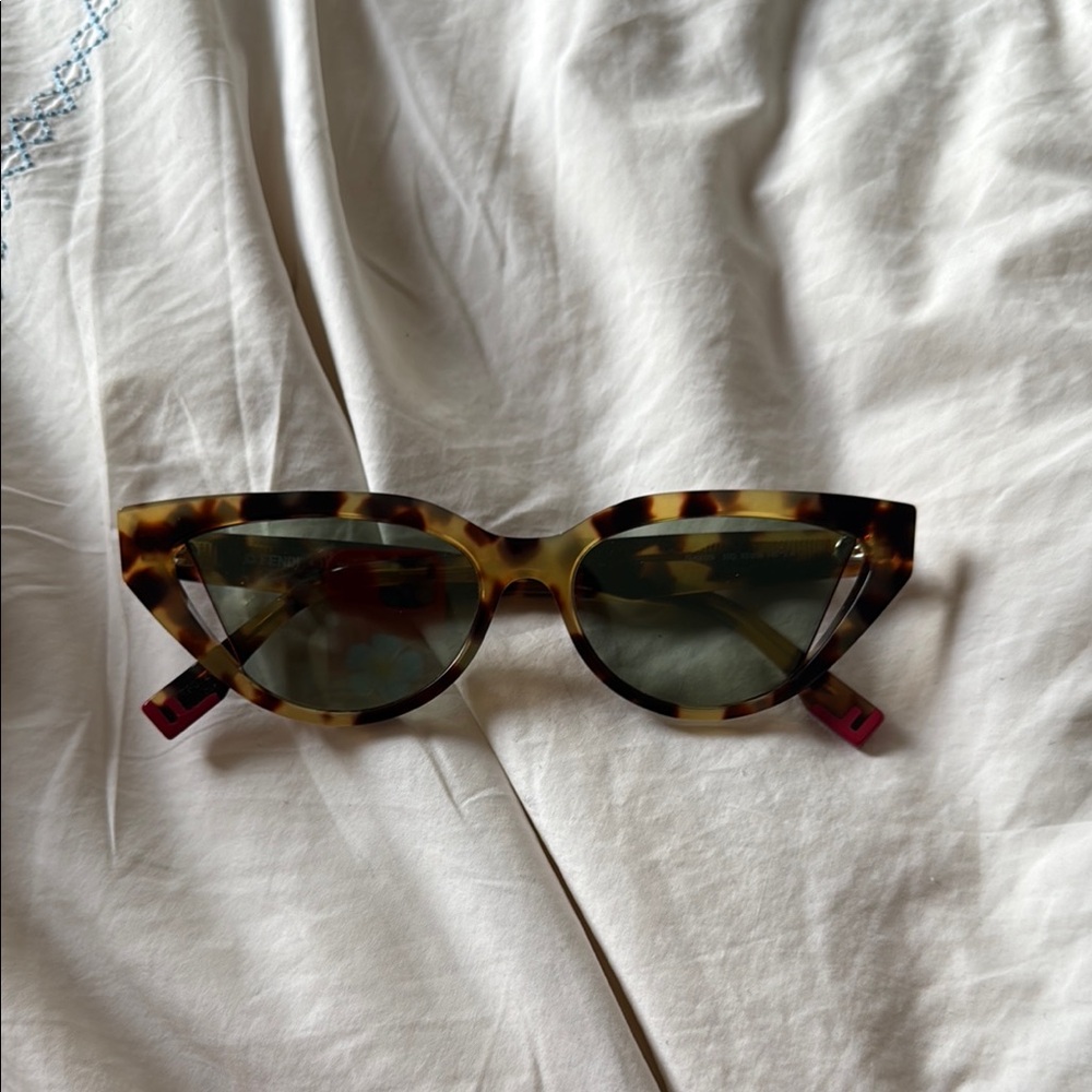 Fendi Cat-Eye Mirrored Sunglasses
